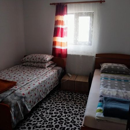 Casa Andreea Hotel Novaci-Straini Ngoại thất bức ảnh