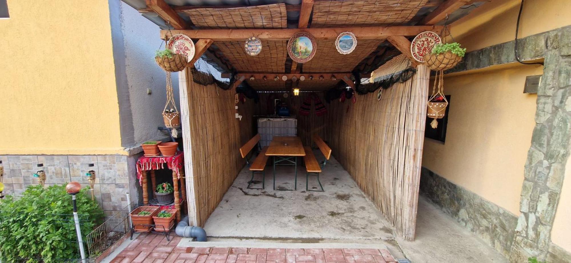 Casa Andreea Hotel Novaci-Straini Ngoại thất bức ảnh