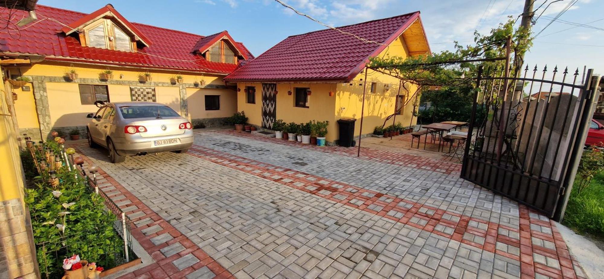 Casa Andreea Hotel Novaci-Straini Ngoại thất bức ảnh