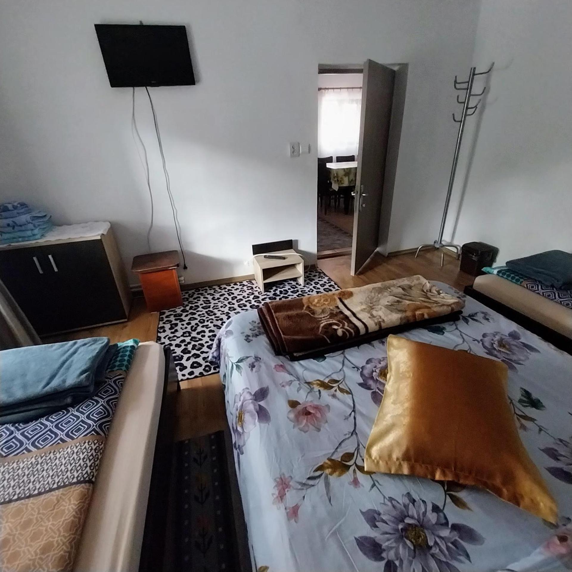 Casa Andreea Hotel Novaci-Straini Ngoại thất bức ảnh