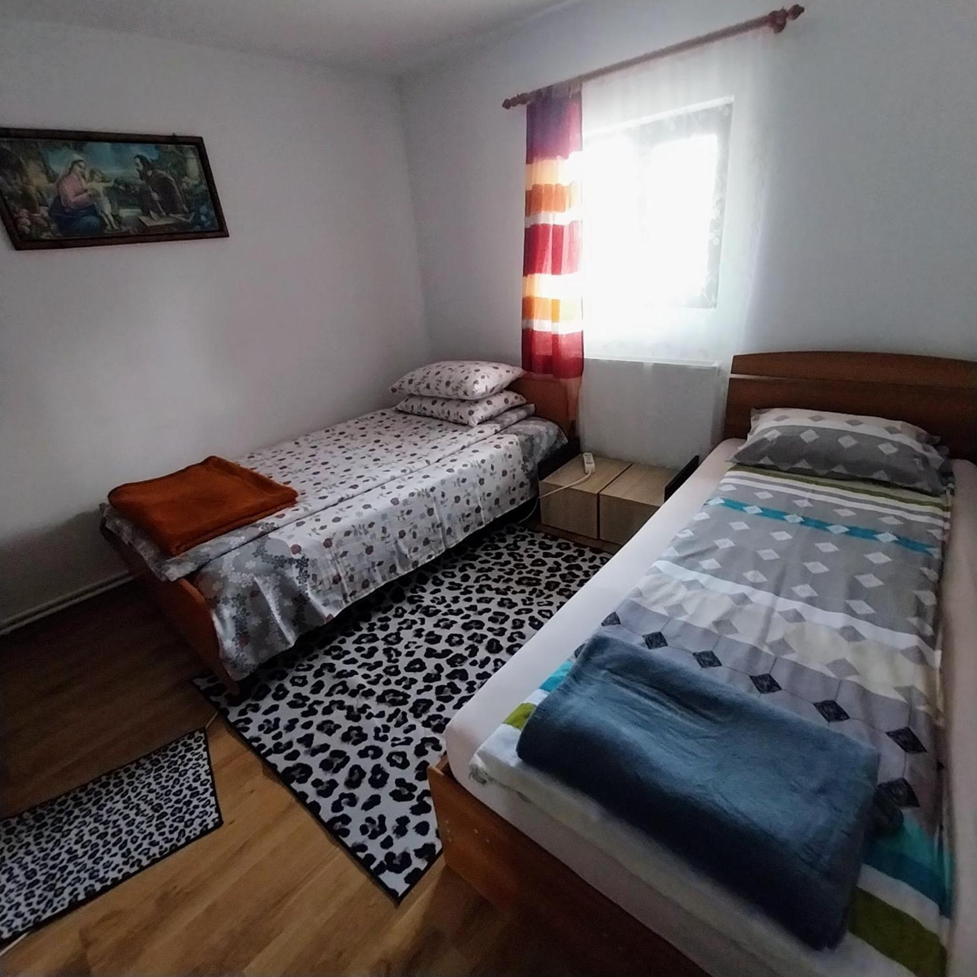 Casa Andreea Hotel Novaci-Straini Ngoại thất bức ảnh